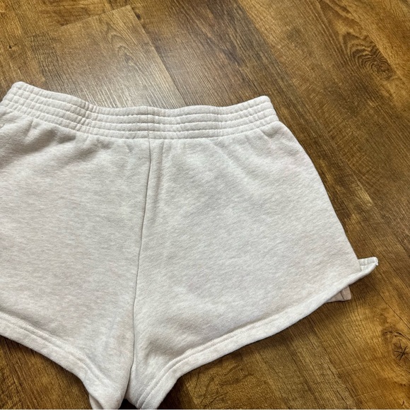 Aritzia TNA Cozy Sweat Fleece Perfect Micro Shorts Sz Small Heather - Picture 11 of 13